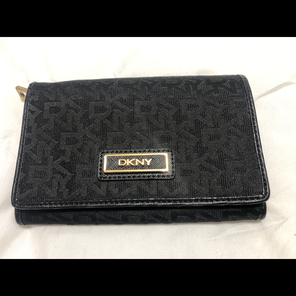 DKNY Signature Logo Wallet